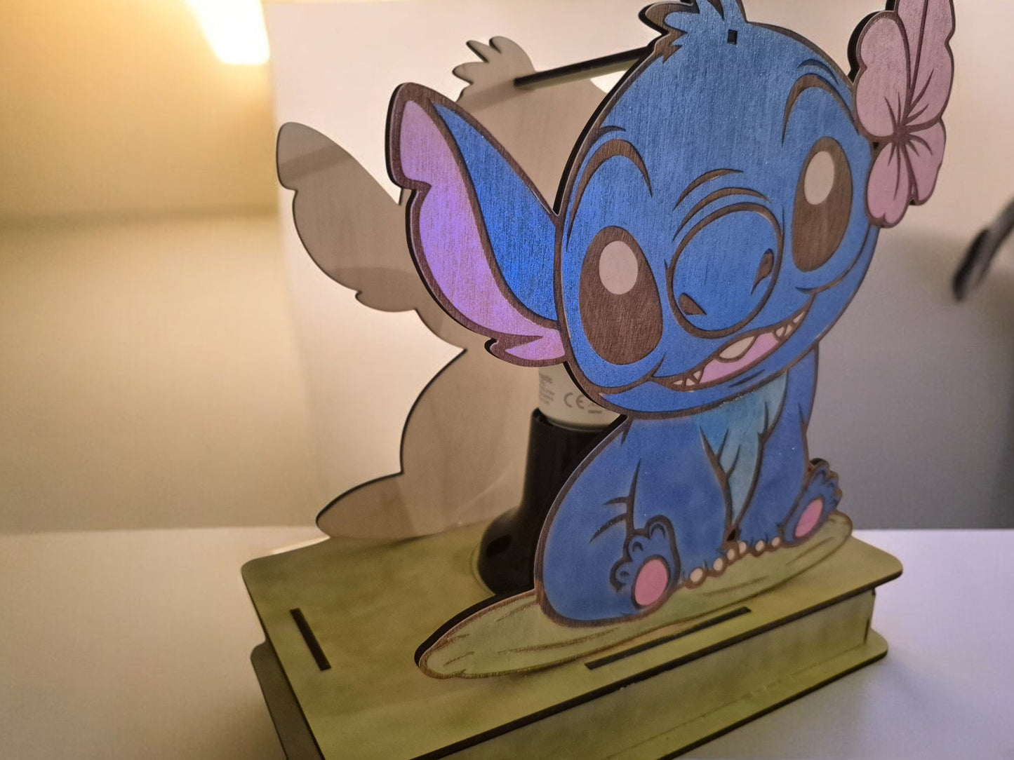 Houten LED Lamp β Stitch met Bloem Uniek Nachtlampje