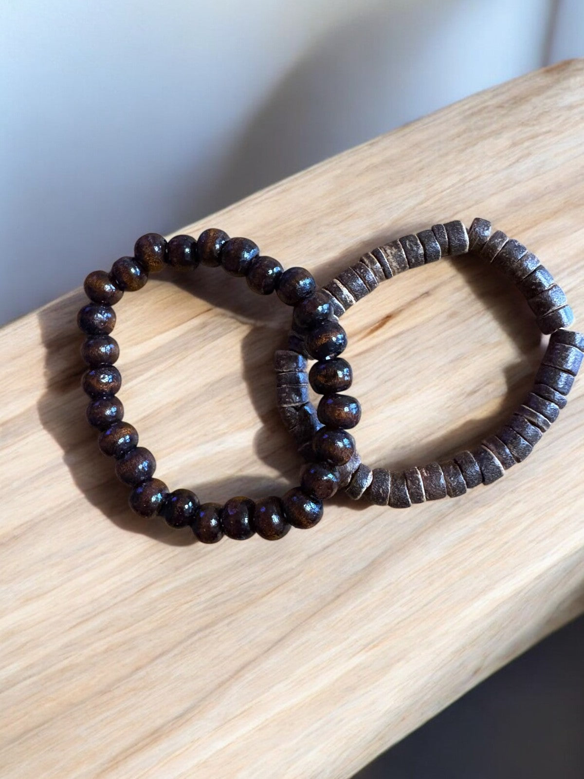 🌰 Earth Spirit Houten Armbandenset – Diepbruin & Ruw Houtdesign
