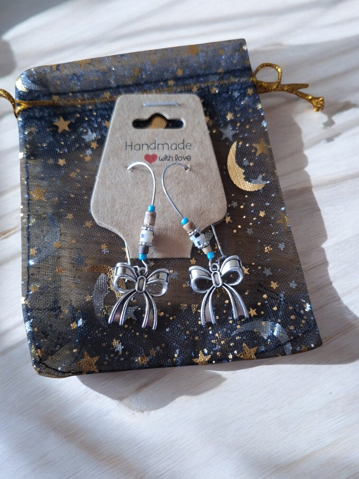 🎀 Bow Charm Oorringen – Strikjes met sparkle en stijl ✨