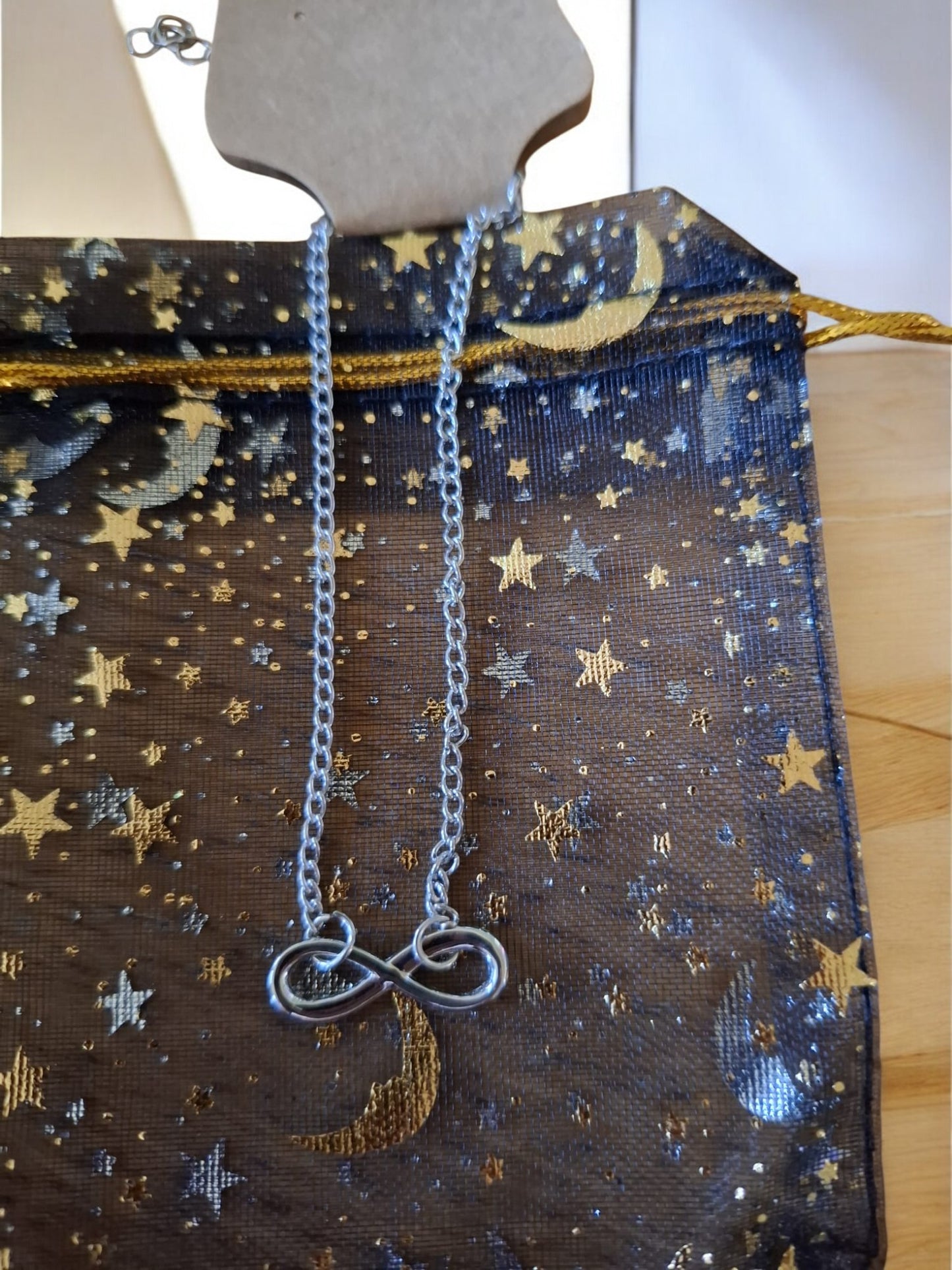 ♾️ Infinity Armband – Voor Altijd Verbonden
