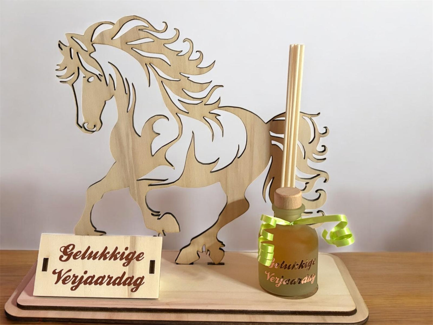 ππ΄ Verjaardagcadeau met een galopperende verrassing! ππΏ