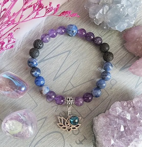 🔮 Inner Peace Armband – Amethist, Sodaliet & Lavasteen met Lotusbedel