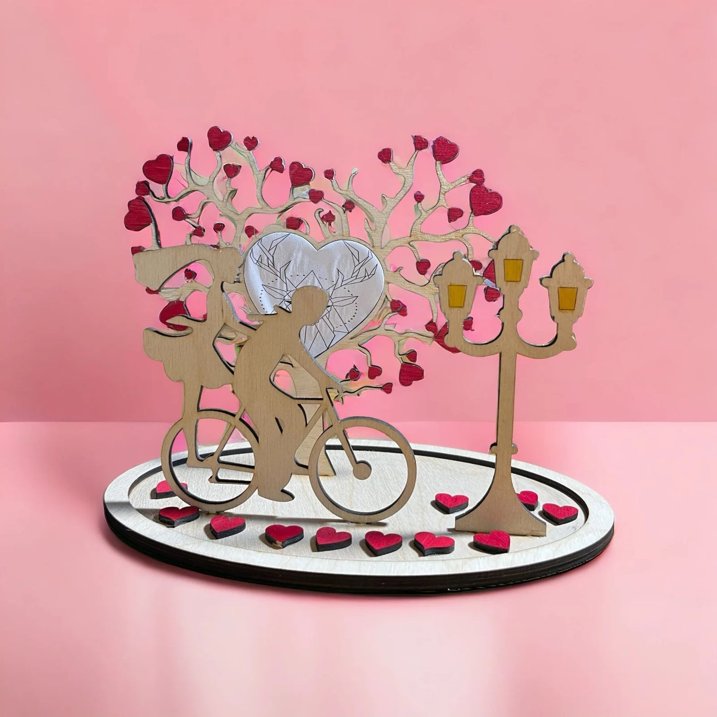 Houten Decoratie ‘Fietsend Koppel’ met Hartboom