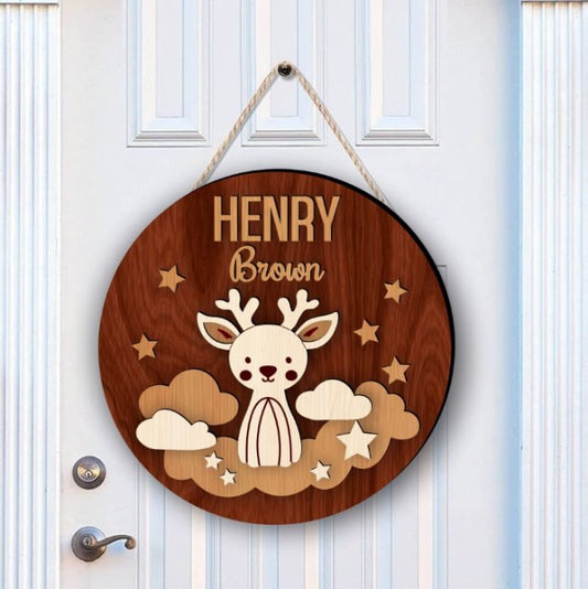 Gepersonaliseerd Houten Deurbord – "Henry Brown" Rendierdesign