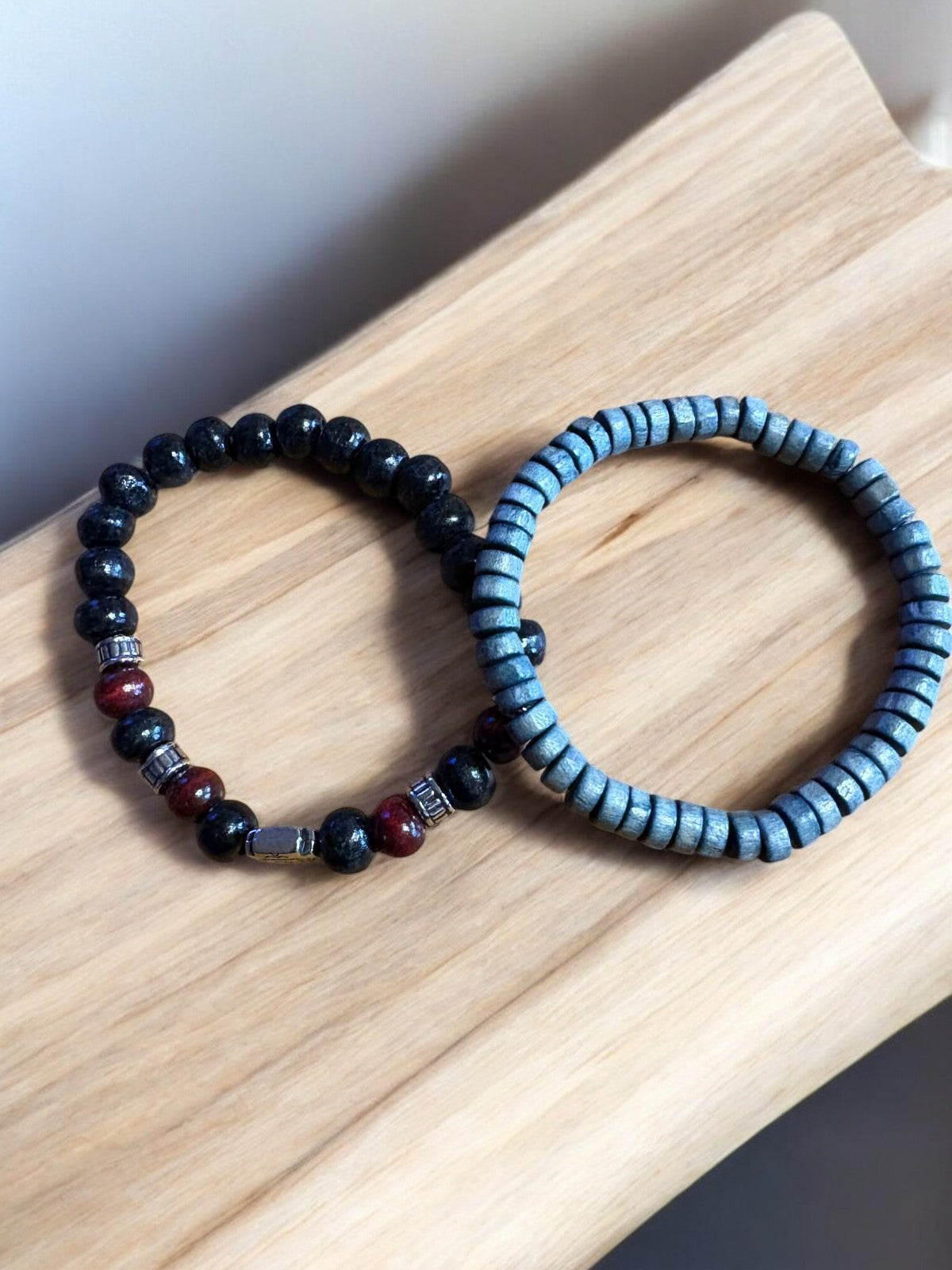🪵 Nordic Steel Armbandenset – IJzerblauw & Zwart-Rood Hout