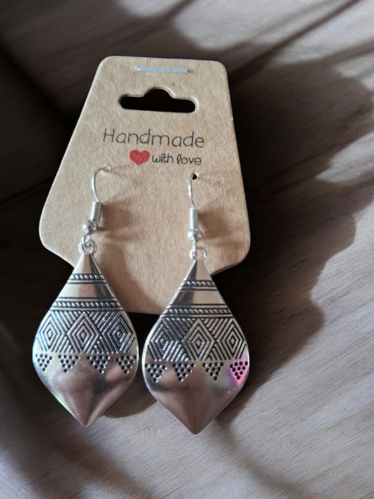 🔷 Tribal Teardrop Oorringen – Statement met spirit ✨