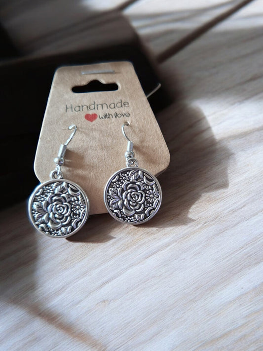 🌹 Rosy Vintage Oorringen – Romantiek in rond formaat ✨