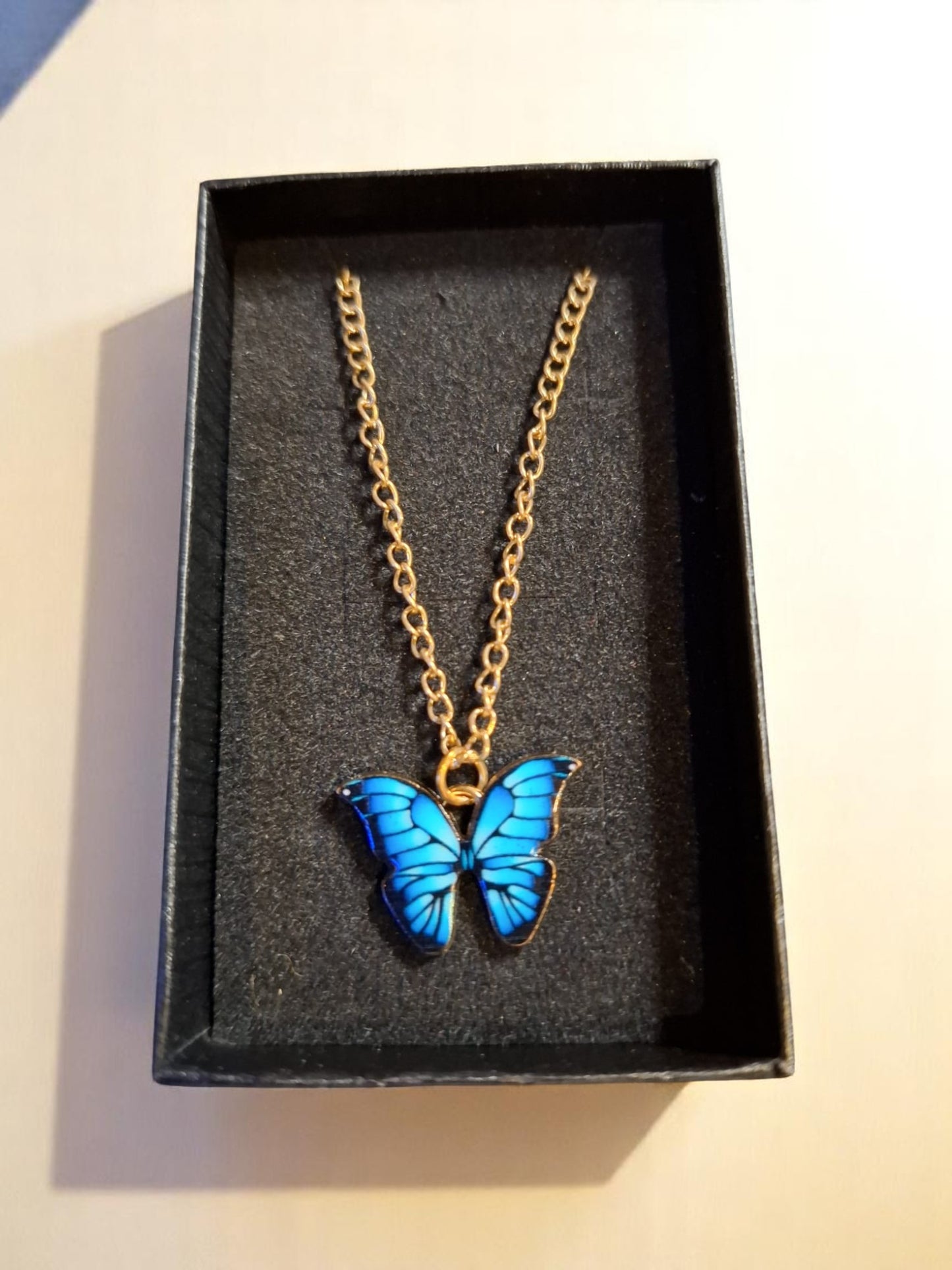 🦋 Vlinderketting Helderblauw – Fladder als een frisse bries!