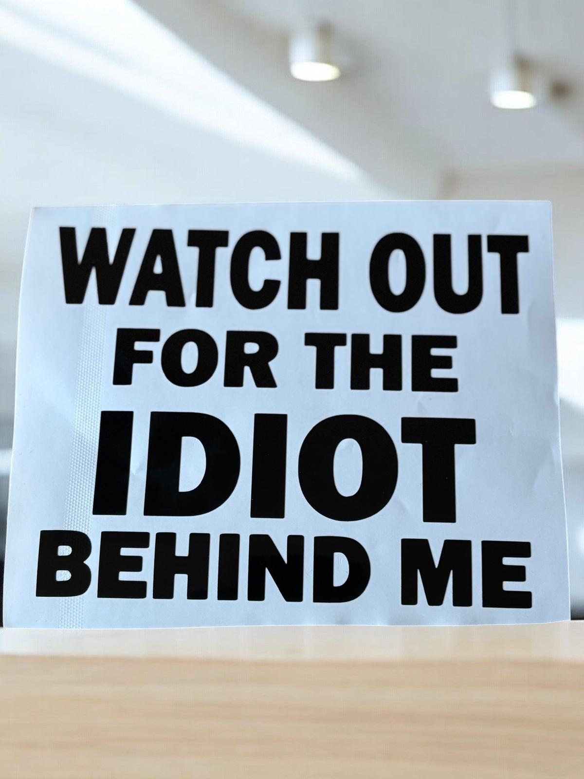 Sticker "Watch Out for the Idiot Behind Me" – Droge Humor op de Weg