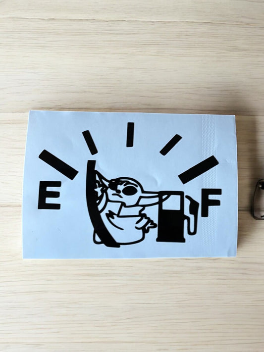 Baby Yoda Brandstofmeter Sticker – “Use the Fuel” 🚀⛽
