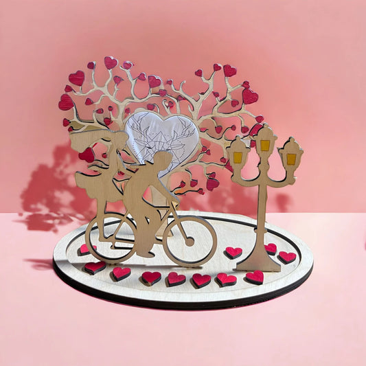 Houten Decoratie ‘Fietsend Koppel’ met Hartboom